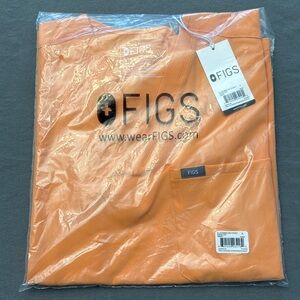 FIGS Scrub Set - Catarina top & Zamora joggers